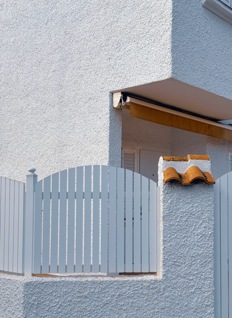 ravalement de façade réussi et protection façade ; hiver façade