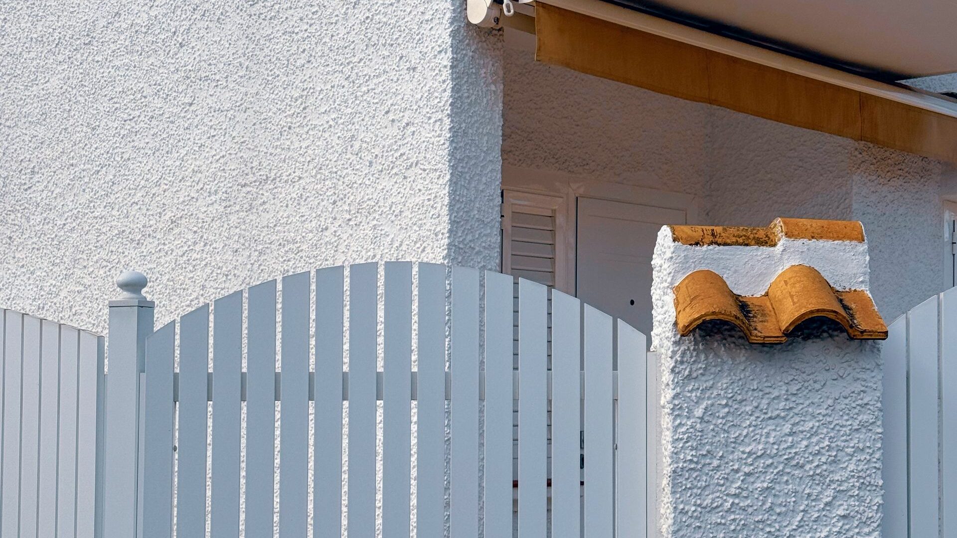 ravalement de façade réussi et protection façade ; hiver façade